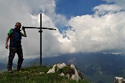 68 Alla croce della Corna Grande (2089 m) 
